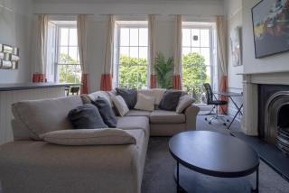 Montpellier Regency apartment balcony & parking - Cheltenham - 0