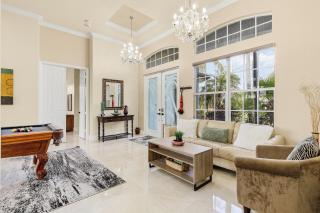 Heated pool, Pool Table, Sleeps 8! - The Cape Coral Getaway - Cape Coral - 3