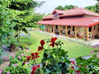 Private House with Garden - - 0