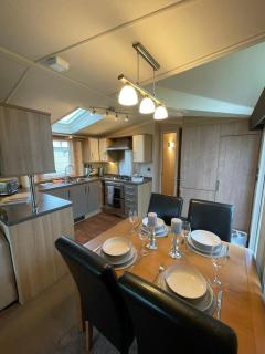 Millfields Holiday Park - Diamond Deluxe - Coastal Caravan Breaks - Ingoldmells - 9
