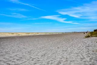 Sea Breezy - Entire Property - 4