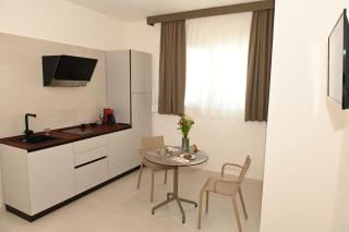 Lebum Apartments & Suites - 7