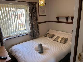 Central Aster House, 3 Bedrooms, Parking - Nottingham - 5