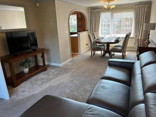 Central Aster House, 3 Bedrooms, Parking - Nottingham - 1