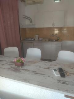 PELEKAN rooms and apartments Athina 33 - Pefkochori - 1