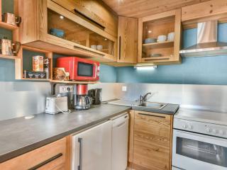 T2 + Coin Nuit, Balcon, Proche Pistes et Centre, Idéal 6 Pers - FR-1-685-43 - 2