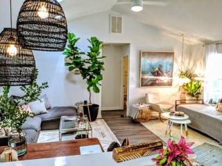 RARE Downtown Matthews walk 2 shops restauraunts hike CLT 2 Bedroom not 3br - 8