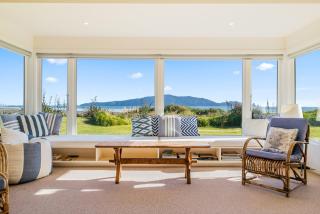 Kapiti Panorama - Waikanae Beach Holiday Home - Waikanae - 0
