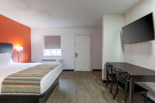 Suburban Studios Spartanburg - I-26 - 3