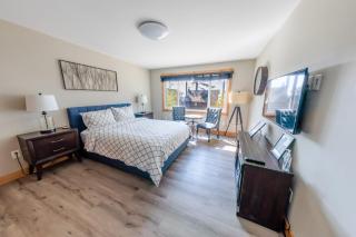 Lakeside hotel room #8 in Kings Beach - 5