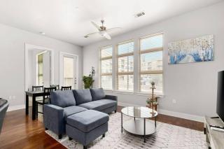 The Victoria: Private Balcony, Riverwalk, Downtown - 7