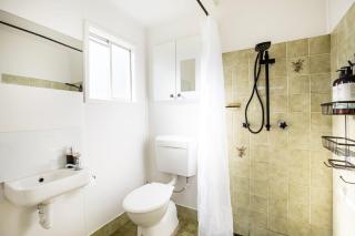 Amaroo - Pet Friendly - 2 Mins Walk to Beach - Outdoor Fireplace - 1