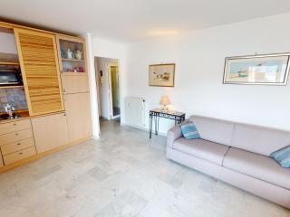 Studio spacieux avec terrasse face mer et coin nuit, proche plages et commerces, à 10 min de Monaco - FR-1-196-337 - 8