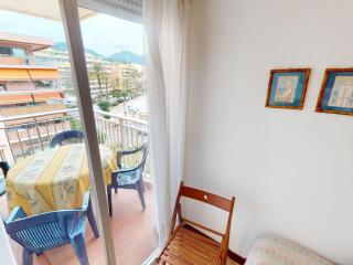 Studio spacieux avec terrasse face mer et coin nuit, proche plages et commerces, à 10 min de Monaco - FR-1-196-337 - 4
