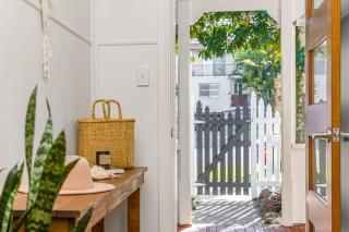 Shirley Beach House, right in heart of Byron Bay, walking distance to town and most famous beaches - Byron Bay - 3
