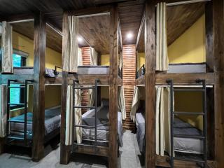 Lapis Restaurant and Hostel - 4