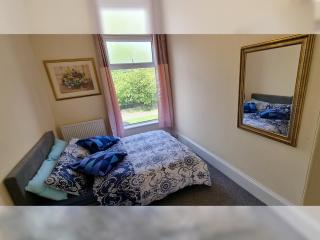 2 Bedroom 4 Beds Family Flat Free Parking & Fast Wi-Fi Self-Check-in Cosy & Spacious - 8