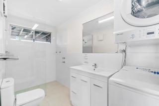 Shorelands - Stylish Beach-side Haven, Steps from the Beach and Surf in Gracetown - 7