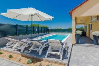Holiday house Marijan with private pool and barbecue - by TA Leut - Privlaka - 9
