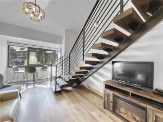 CJ303 Copper Junction Studio w LOFT condo - 4