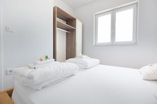 Apartment Ana -free large private parking available - 1