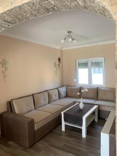 Apartments Neira near Dubrovnik - Ivanica - 0
