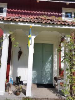 Charmig gård med bastu, strandtomt och utedusch i naturskönt område - 2