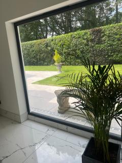 Entire Newly built Luxurious Villa Just Steps from Royal Ascot Racecourse, only 10 mins from Windsor Castle and 5 mins from Legoland Windsor Resort - Ascot - 5