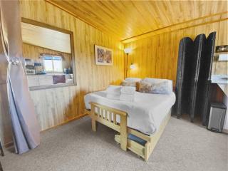 Nice and Knotty Cabin - Hatch - 8