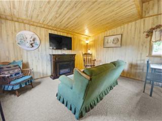 Nice and Knotty Cabin - Hatch - 6