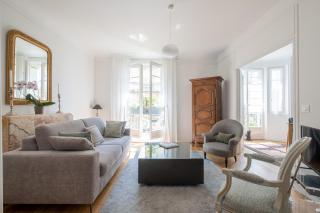 Veeve - Illuminating Light - Paris - 0