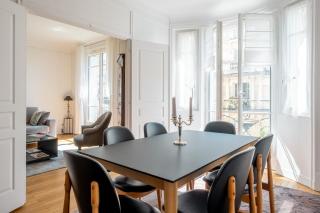 Veeve - Illuminating Light - Paris - 2