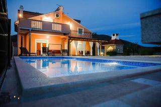Holiday home Anica - Čavoglave - 0