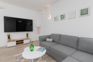 Garnizon Apartment for 6 Guests with Parking & Balcony by Noclegi Renters - 4