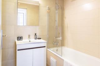 Brand New! 3-bedroom Apartment with Private Sunny Patio in Cacilhas! - Almada - 1