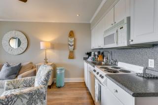 Steps to Beach! Top-Floor Condo in Hilton Head - 2