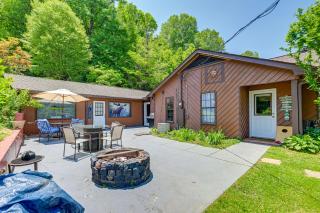 Lakefront North Carolina Abode with Grill and Fire Pit - Topton - 9
