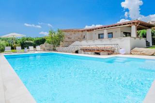 Villa BRANDINCHI - Heated Pool, Private Beach, Sea View, Wi-Fi - San Teodoro - 0