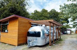 Luxury Vintage Airstream RV/Caravan Retro Charm Meets Comfort - Kiten - 0