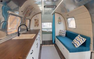 Luxury Vintage Airstream RV/Caravan Retro Charm Meets Comfort - Kiten - 9