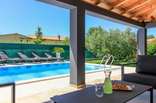 Wonderful villa wit pool surrounded by nature, high level of privacy a few minutes to the beach and town center by car by WiiBuk - Valtura - 1