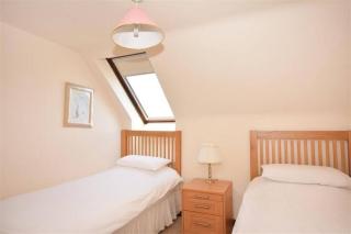 Direct Beach Access! Top Floor Apartment Perranporth - 2
