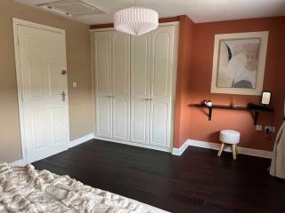 Large 4 Bedroom 3 Bathroom Town House with Secure Parking by Amazing Spaces Relocations Ltd - 8