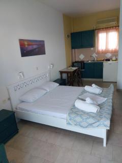 Aigaio View Studios & Rooms - Azolimnos Syros - 4