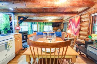 Cozy Elizabethtown Cabin with Fire Pit! - Elizabethtown - 4