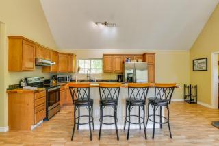 Spacious and Private Home with Lazy Mountain View - 8