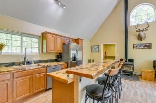 Spacious and Private Home with Lazy Mountain View - 2
