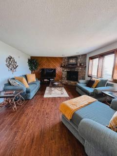 Serene & Comfy - Stunning View & Long - Jetted Tub - 9