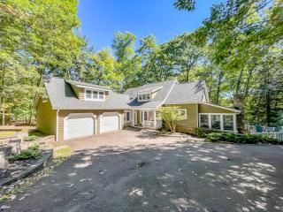 Awesome Lakefront with Outdoor Fireplace Hot Tub Dock - Oakland - 0