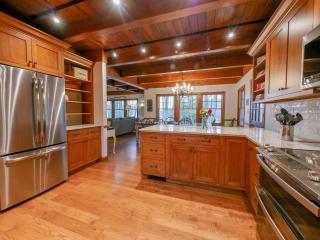 Awesome Lakefront with Outdoor Fireplace Hot Tub Dock - Oakland - 3